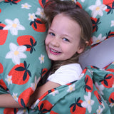 Almohada de salud con diseño de fresas para niños