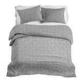 Set de ropa de cama con manta terapéutica gris corazones geométricos