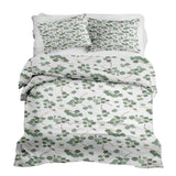 Juego de ropa de cama con mantas terapéuticas blancas con ramas de eucalipto