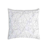 Almohada de salud blanca con delicadas ramas grises
