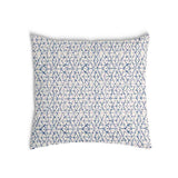 Almohada de salud blanca con delicadas formas azules