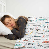 Juego de ropa de cama con manta terapéutica blanca con coches de carreras