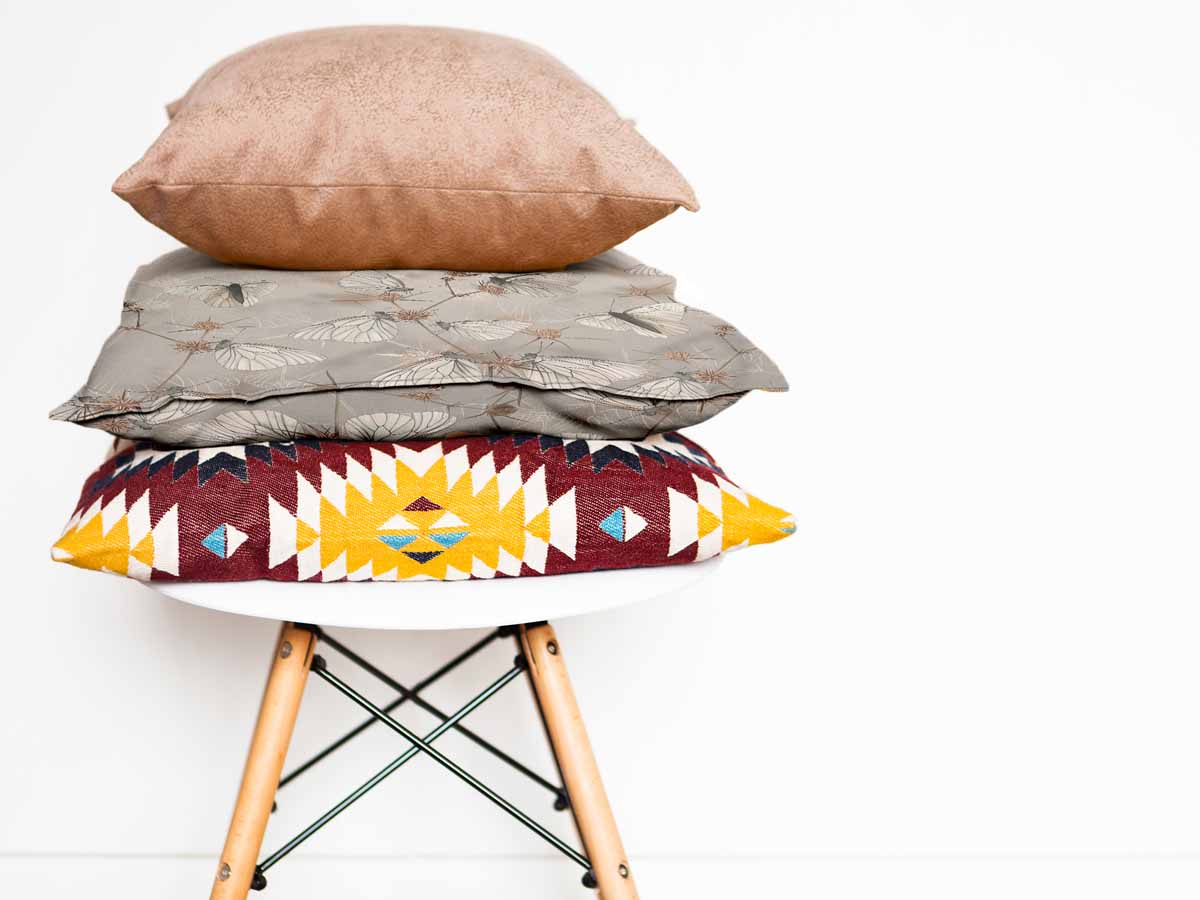 Almohada de salud beige con polillas