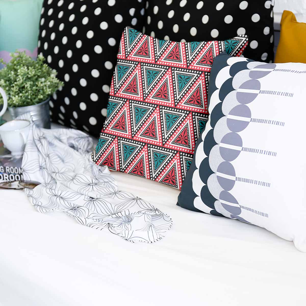 Almohada de salud con triángulos de colores