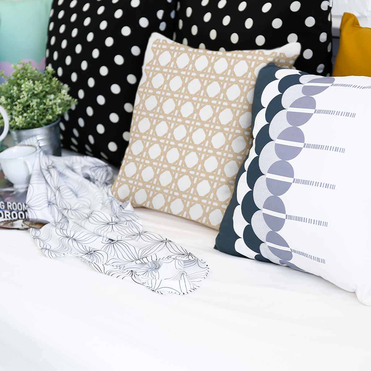 Almohada de salud blanca con círculos beige