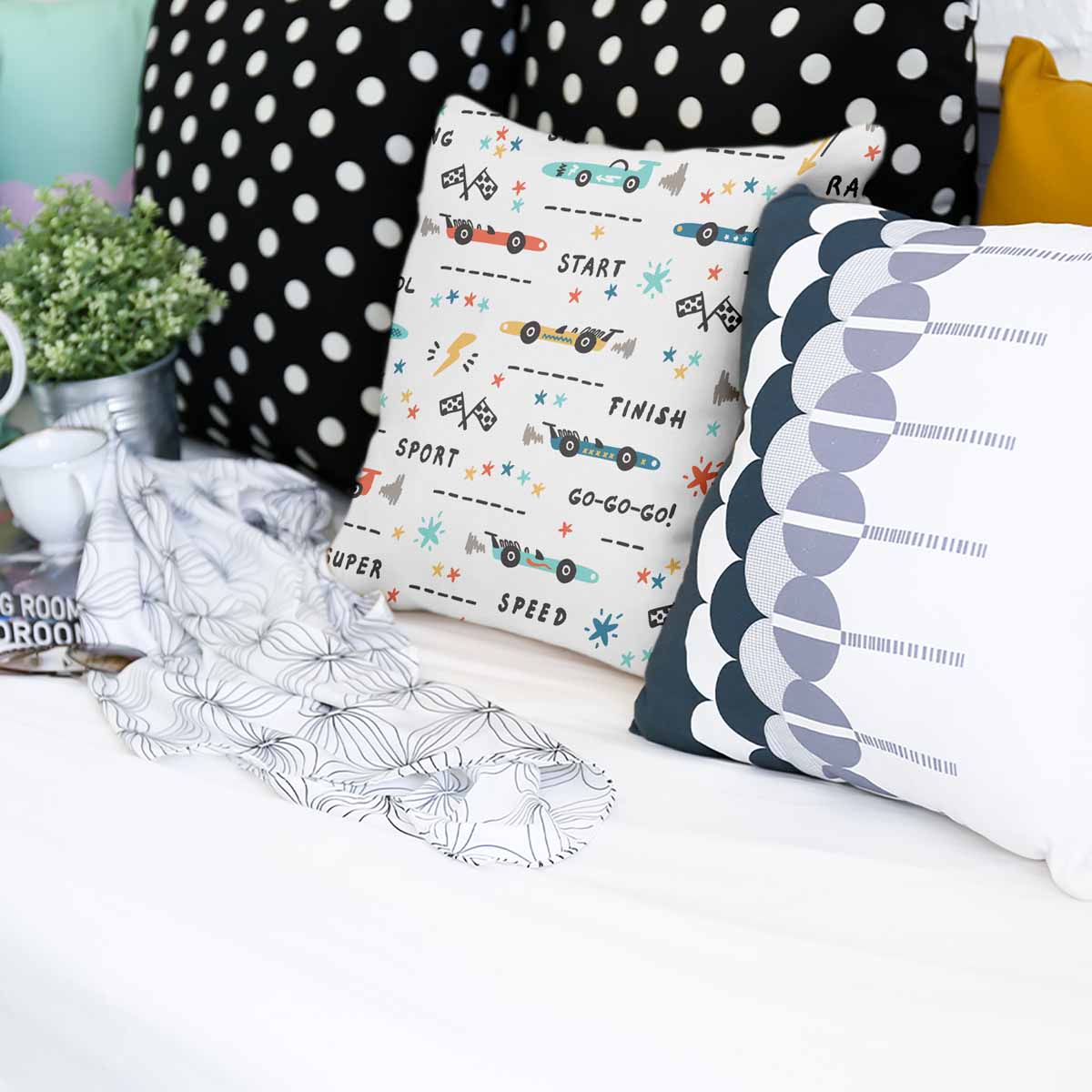 Almohada de salud blanca con coches de carreras