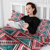 Set de ropa de cama con mantas terapéuticas y triángulos coloridos