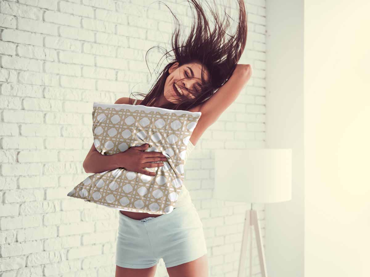 Almohada de salud blanca con círculos beige