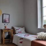 Set de ropa de cama con manta terapéutica blanca con labios