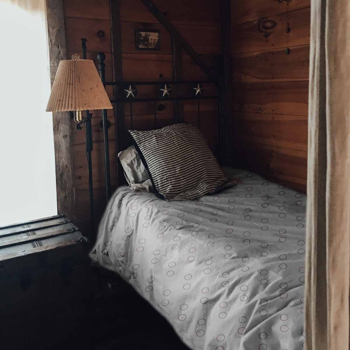 Juego de ropa de cama con manta terapéutica blanca con círculos