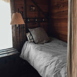 Set de ropa de cama con mantas terapéuticas y hojas delicadas