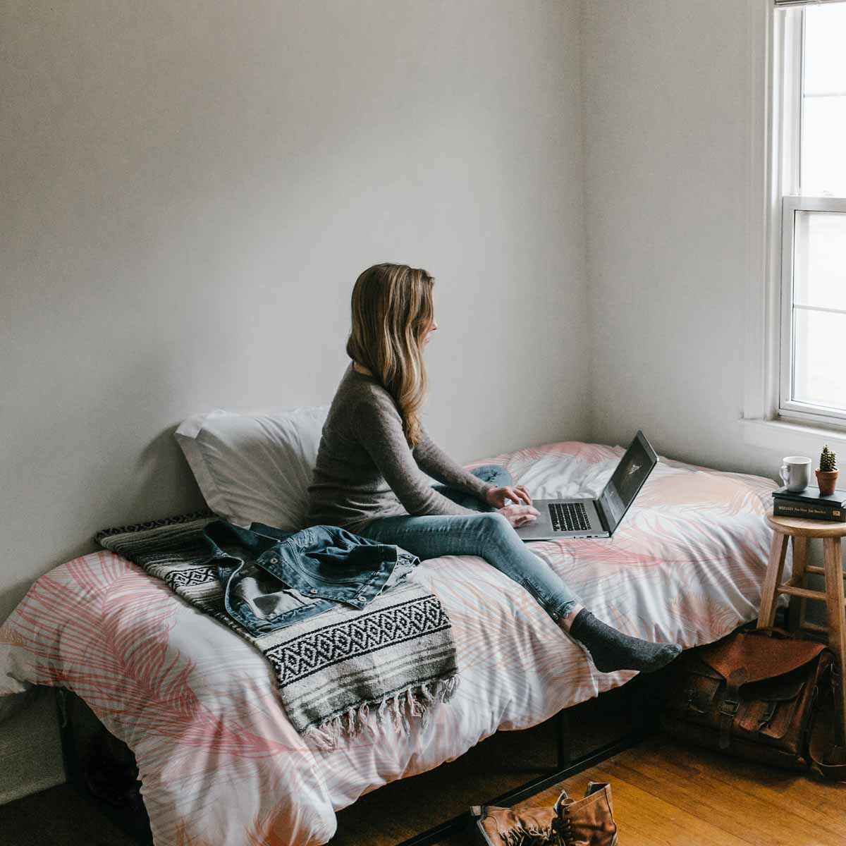 Manta terapéutica original - Funda de algodón blanca con plumas rosas