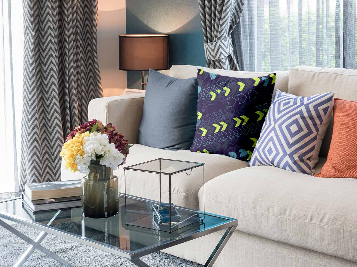 Almohada de salud azul oscuro con flechas