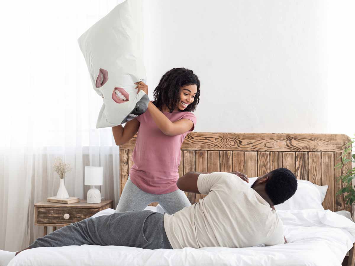 Almohada de salud blanca con labios