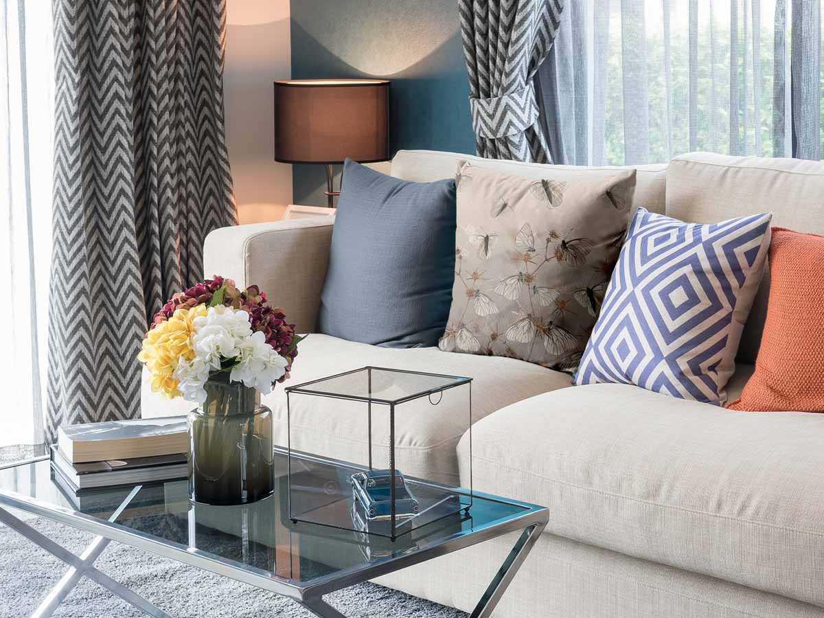 Almohada de salud beige con polillas