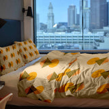 Set de ropa de cama con mantas terapéuticas y formas amarillas