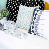 Almohada de salud blanca con juguetes
