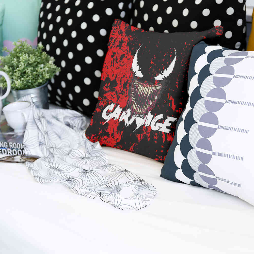 Almohada de salud negra cara de joker