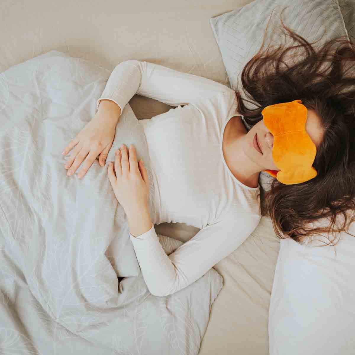 Set de ropa de cama con manta terapéutica beige con hojas claras