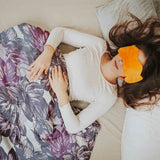 Set de ropa de cama con manta terapéutica y mar de flores moradas