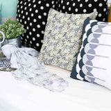 Almohada de salud con patrón de hojas beige