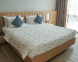 Juego de ropa de cama con mantas terapéuticas blancas con pajillas