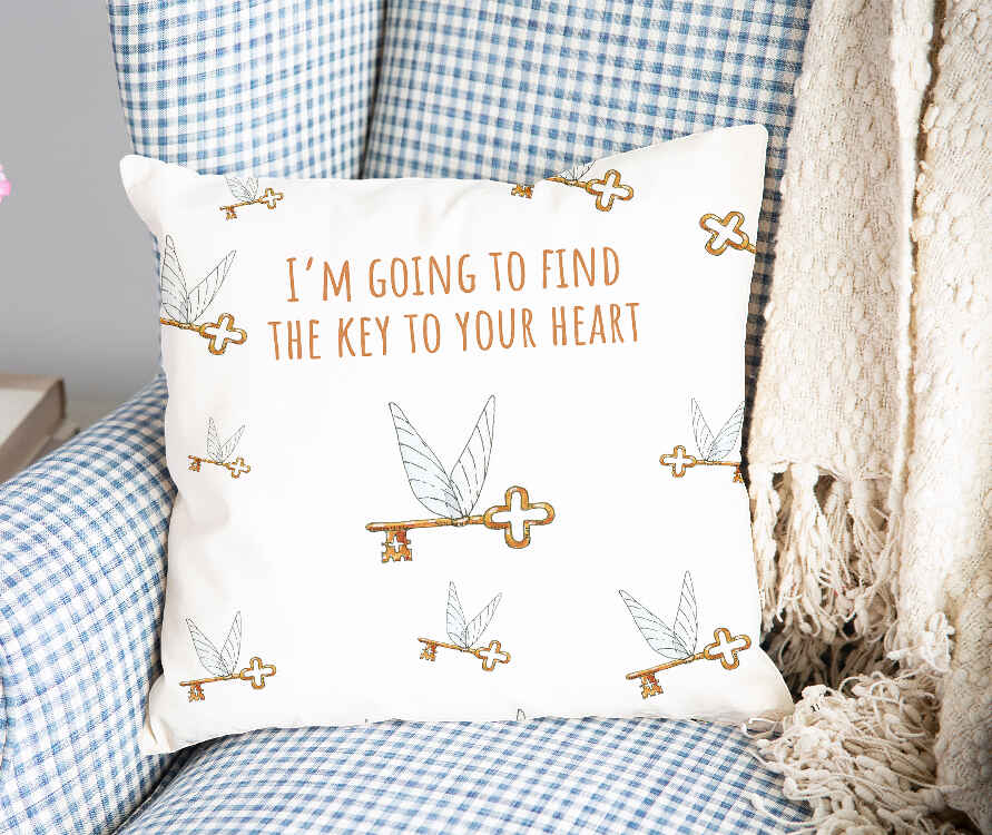 Almohada de salud blanca con llave voladora