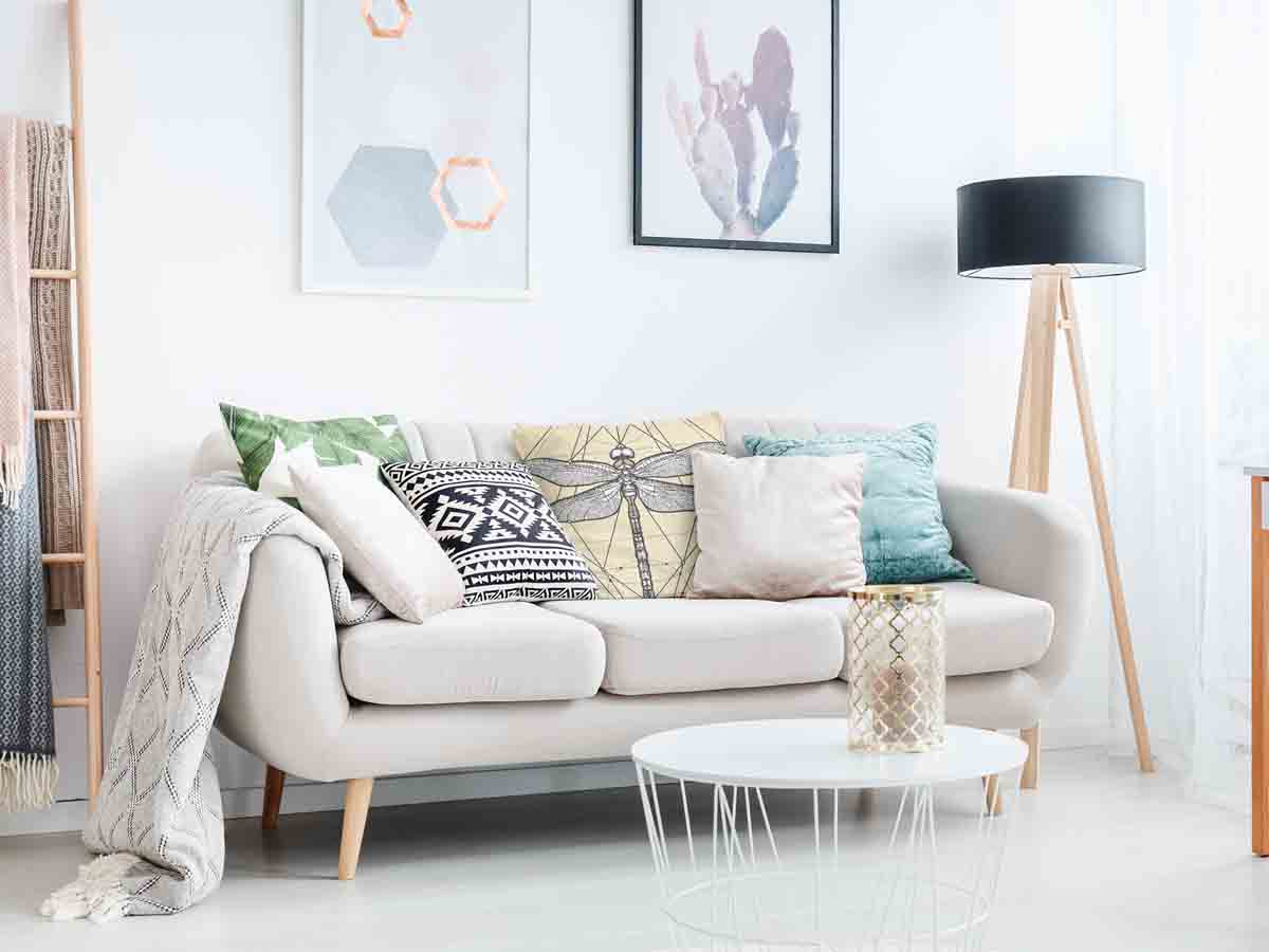 Almohada de salud amarilla con libélula