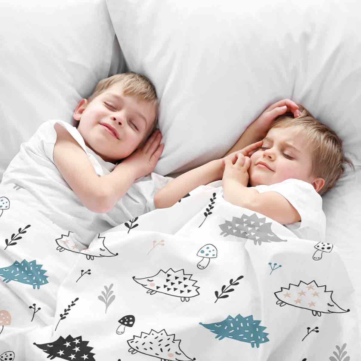 Set de ropa de cama con manta terapéutica blanca con erizo
