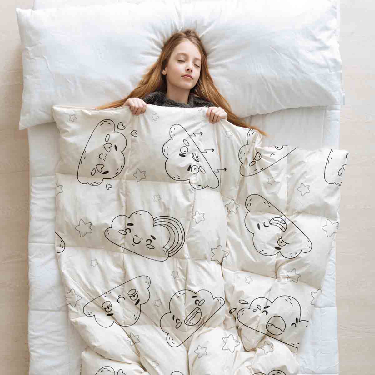 Set de ropa de cama con manta terapéutica blanca con nubes divertidas