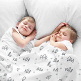 Set de ropa de cama con mantas terapéuticas blancas con puntos y árboles