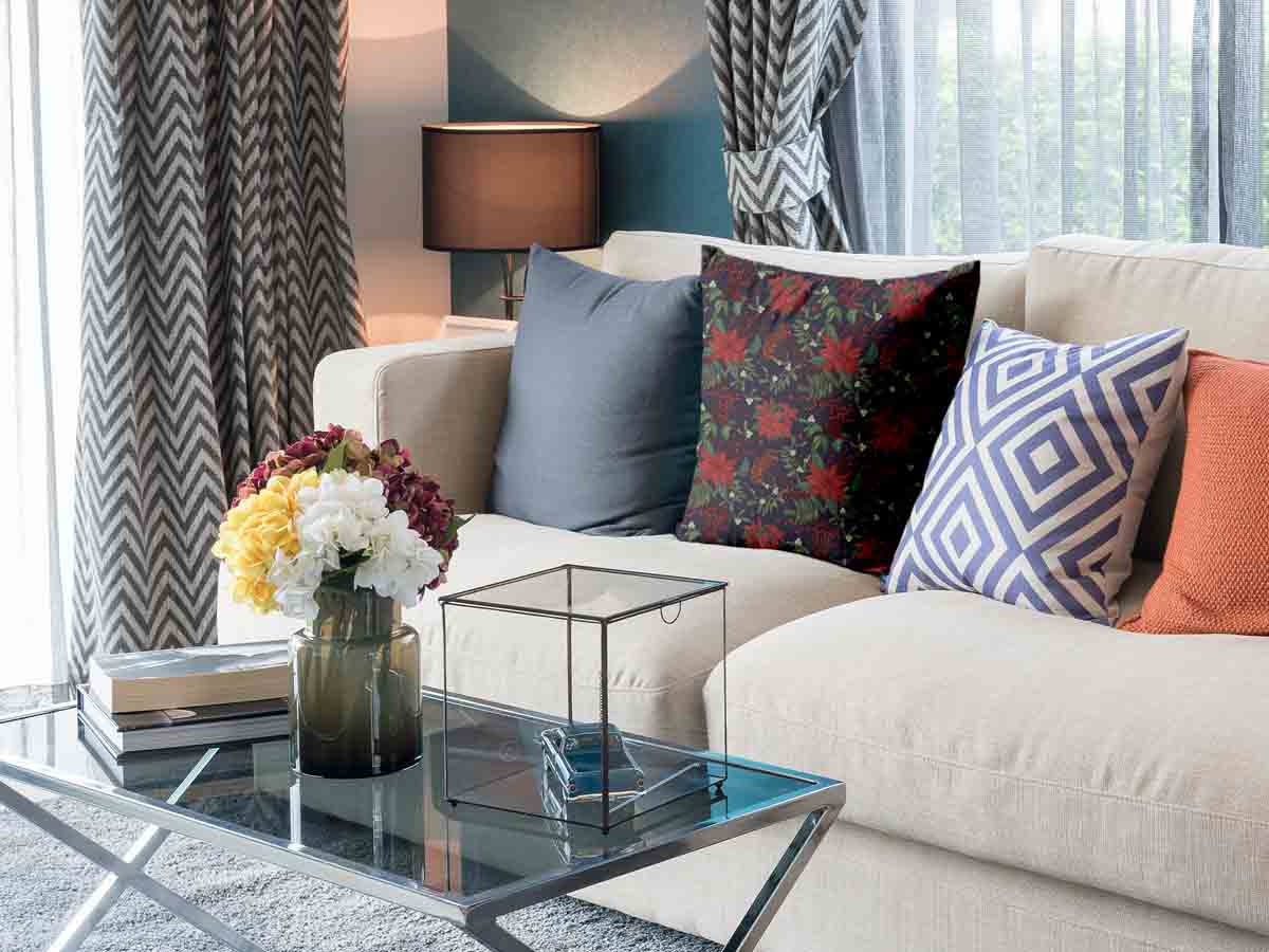 Almohada de salud con flor de Pascua roja