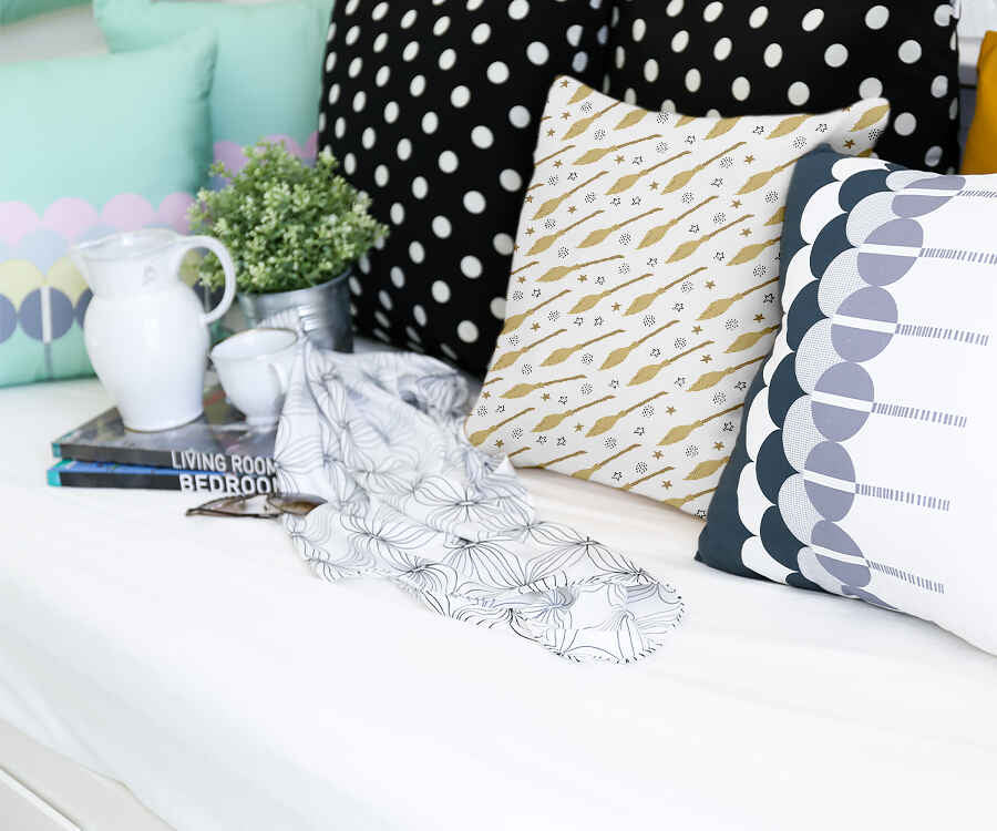 Almohada de salud blanca con la escoba de Harry