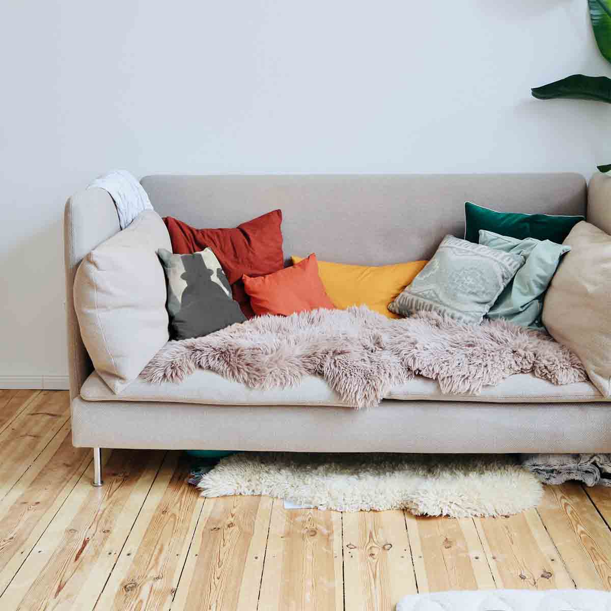 Almohada de salud hombre a la luz de la luna