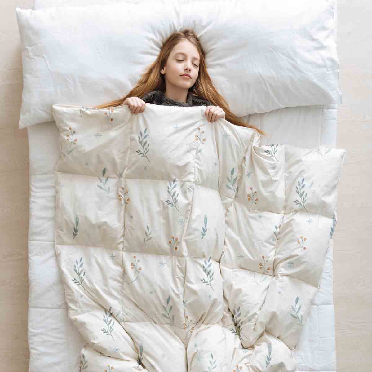 Set de ropa de cama con manta terapéutica blanca con flores de primavera