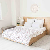 Juego de ropa de cama con mantas terapéuticas blancas con delicadas rosas