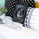 Almohada de salud gris con lobo