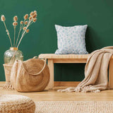 Almohada de salud blanca con juguetes