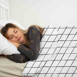 Juego de ropa de cama con manta terapéutica blanca con cuadros negros