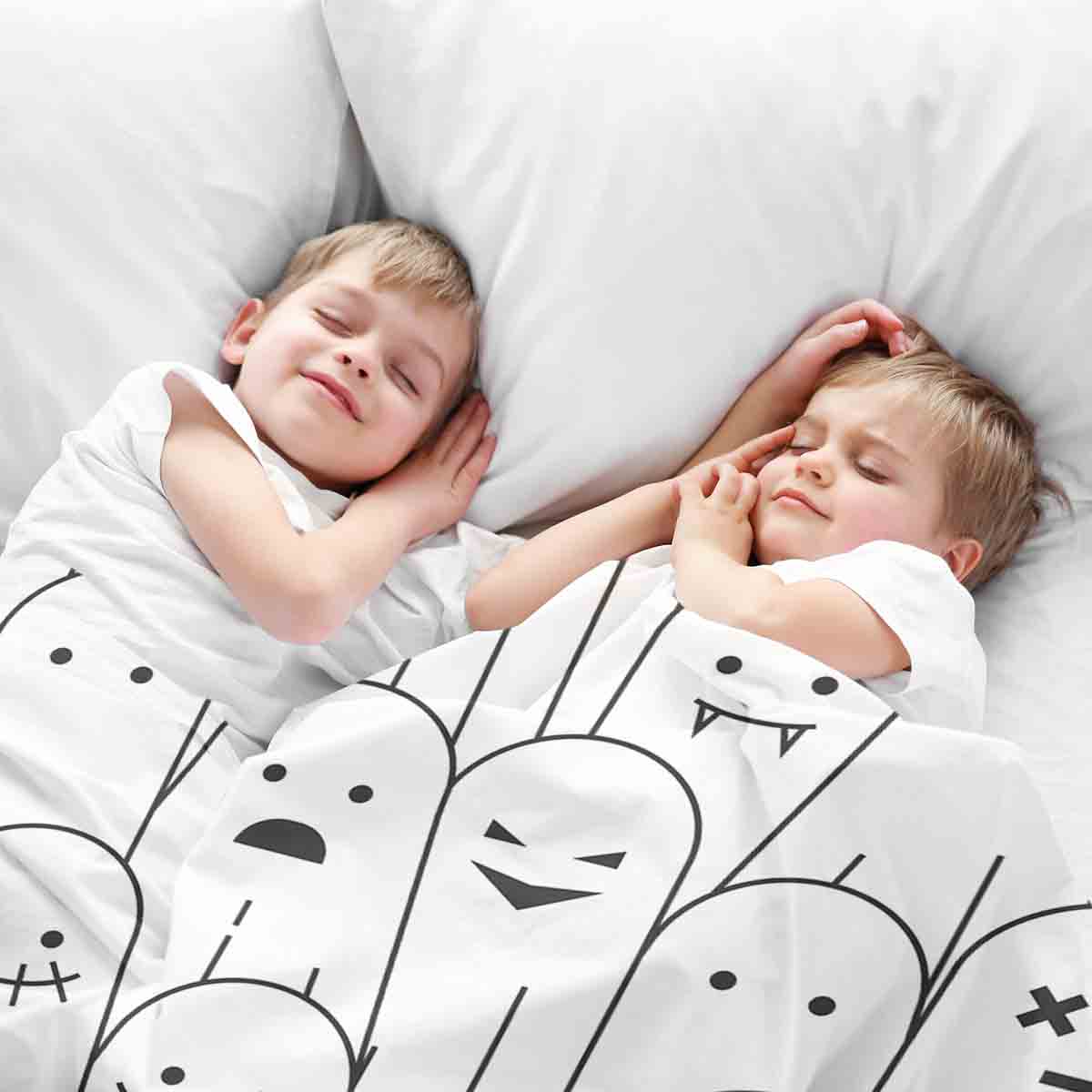 Juego de ropa de cama con mantas terapéuticas blancas con fantasmas divertidos