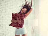Almohada de salud roja con divertidos motivos navideños