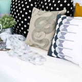 Almohada de salud beige con serpiente
