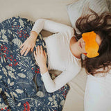 Set de ropa de cama con mantas terapéuticas y hojas navideñas