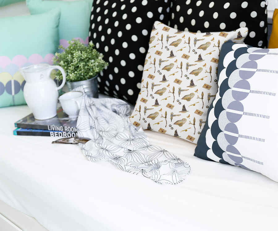 Almohada de salud blanca con búhos