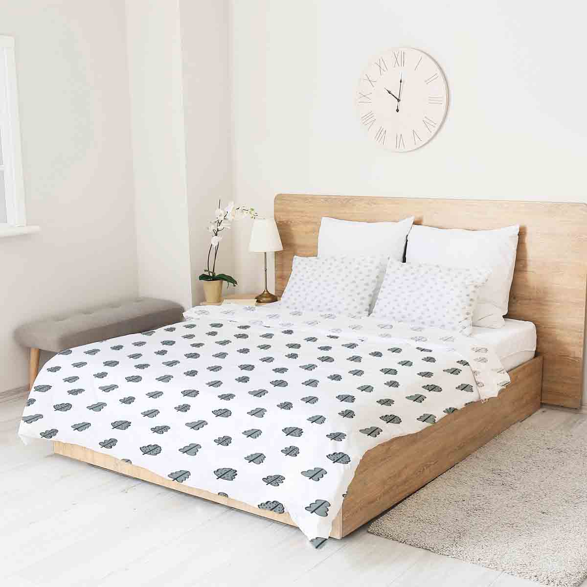 Juego de ropa de cama con manta terapéutica blanca con arbolitos