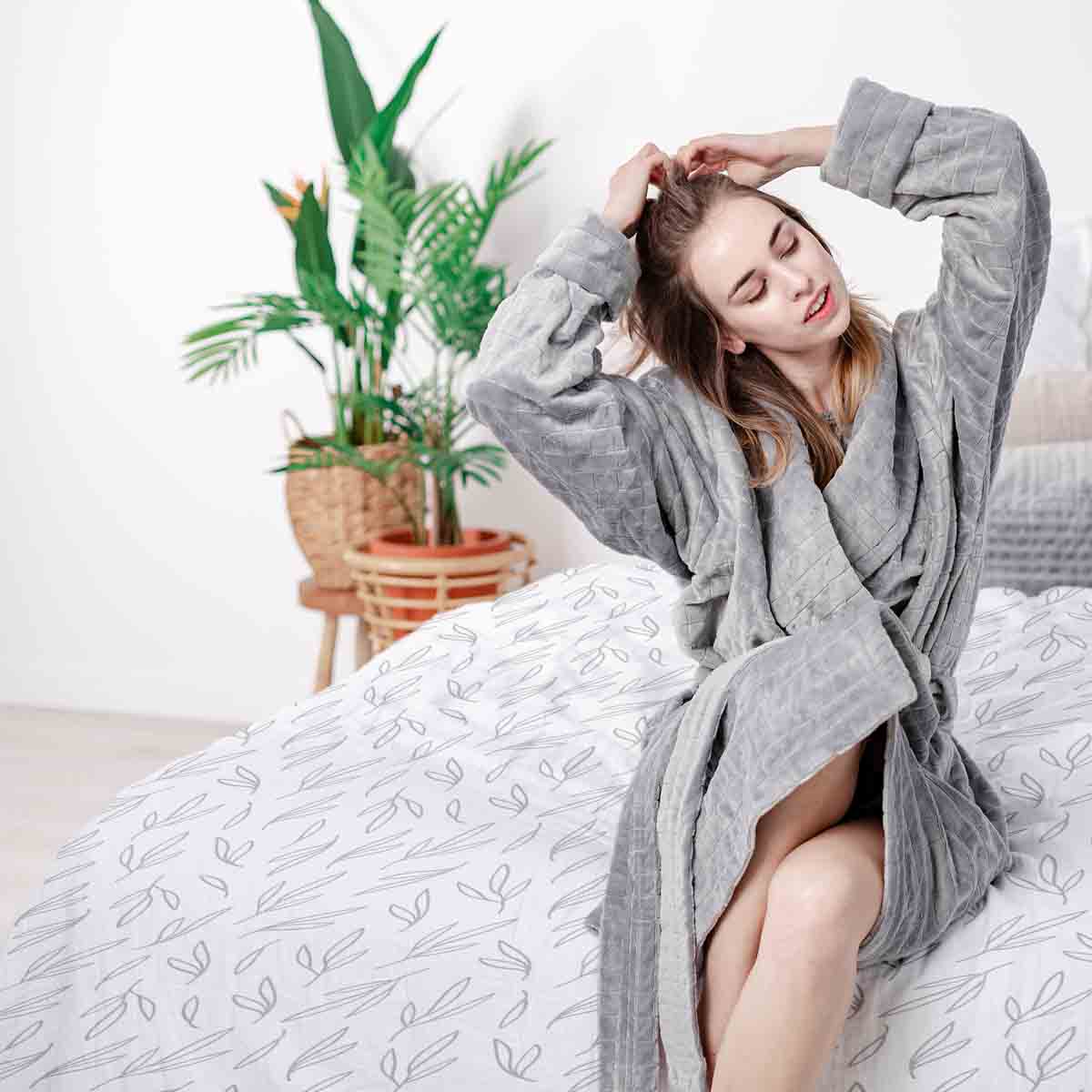 Juego de ropa de cama con manta terapéutica ramas gris claro