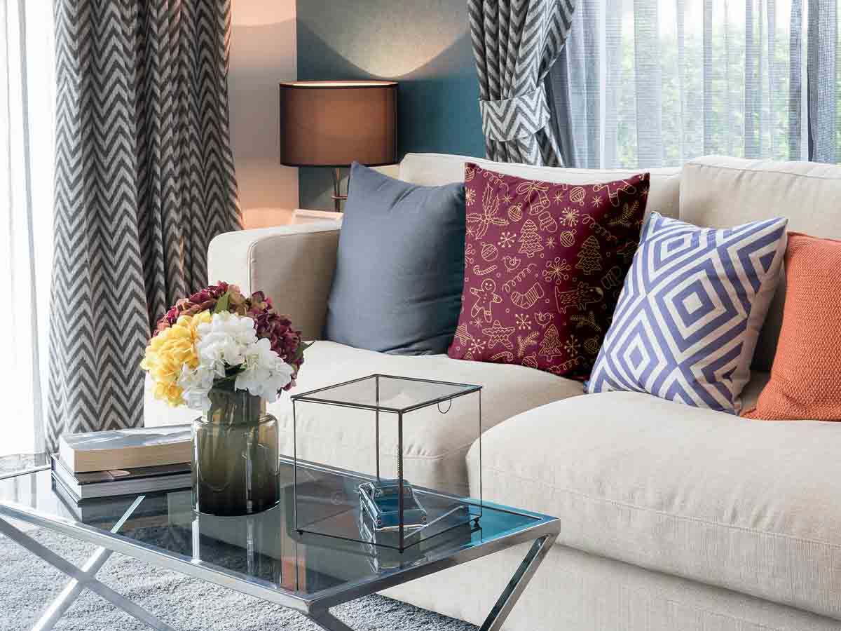 Almohada de salud roja con divertidos motivos navideños