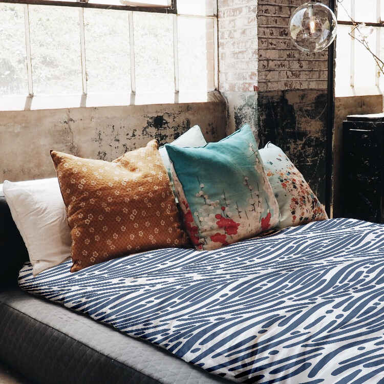 Set de ropa de cama con manta terapéutica patrón ondulado azul