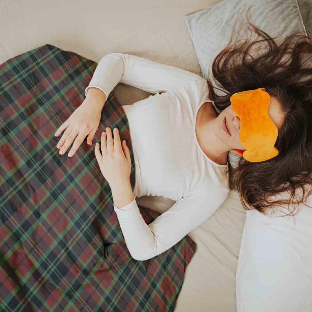 Set de ropa de cama con manta terapéutica y cuadro navideño