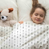 Set de ropa de cama con manta terapéutica blanca con muchas flechas negras